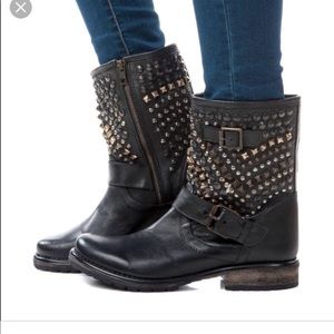 I.S.O Steve Madden Marcoo stud boots size 9